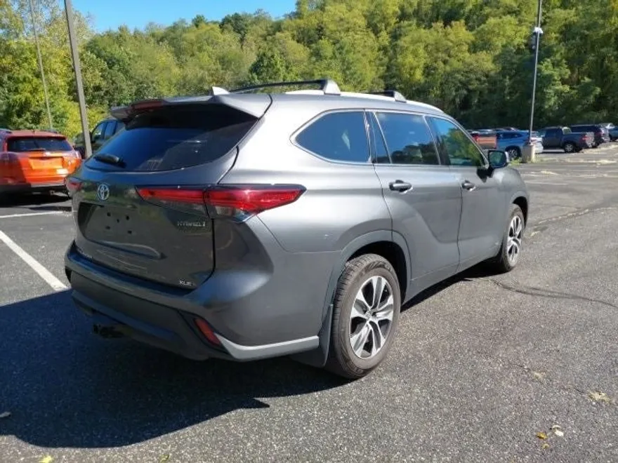 2022 Toyota Highlander Hybrid XLE photo 1