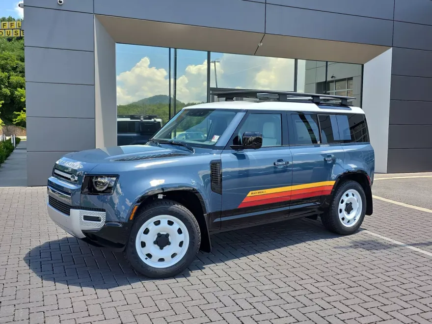 2025 Land Rover Defender 110 S photo 1