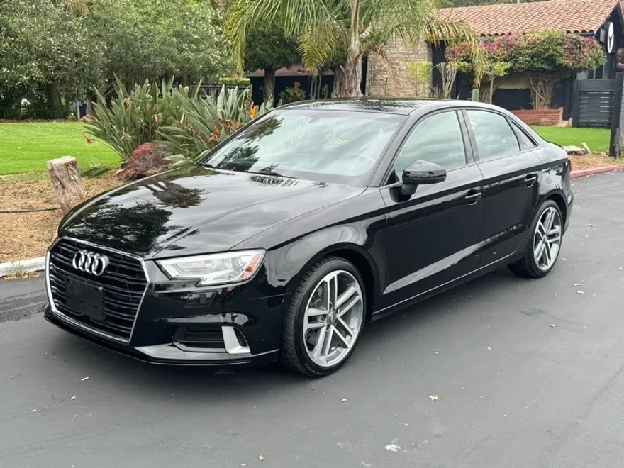2018 Audi A3 Premium photo 1