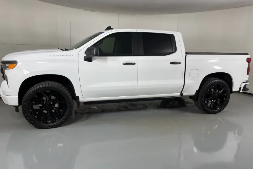 2024 Chevrolet Silverado 1500 Custom photo 1