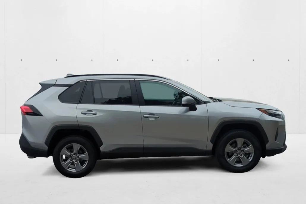 2024 Toyota RAV4 XLE photo 1