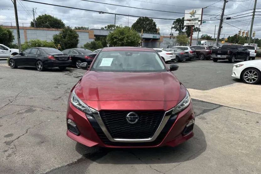 2022 Nissan Altima 2.5 SR photo 1