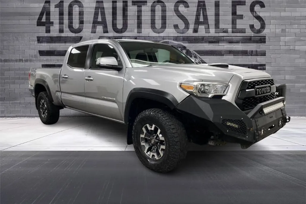 2017 Toyota Tacoma TRD Off-Road photo 1