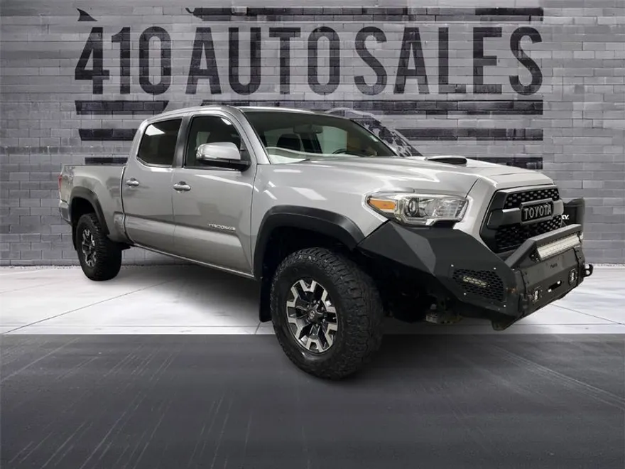 2017 Toyota Tacoma TRD Off-Road photo 1