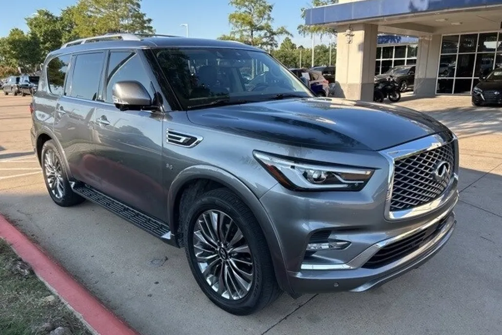 2019 Infiniti QX80 Luxe photo 1
