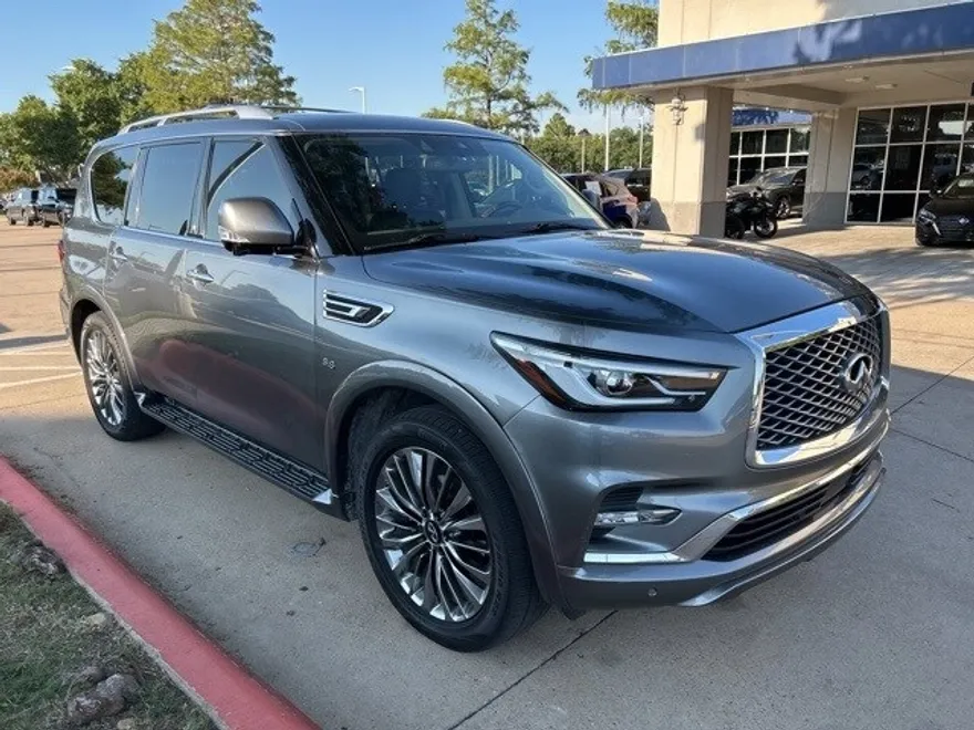 2019 Infiniti QX80 Luxe photo 1
