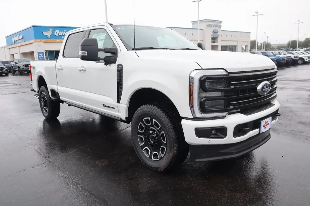2025 Ford F-250 Platinum photo 1
