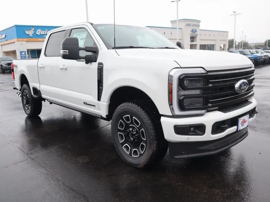 2025 Ford F-250 Platinum photo 1