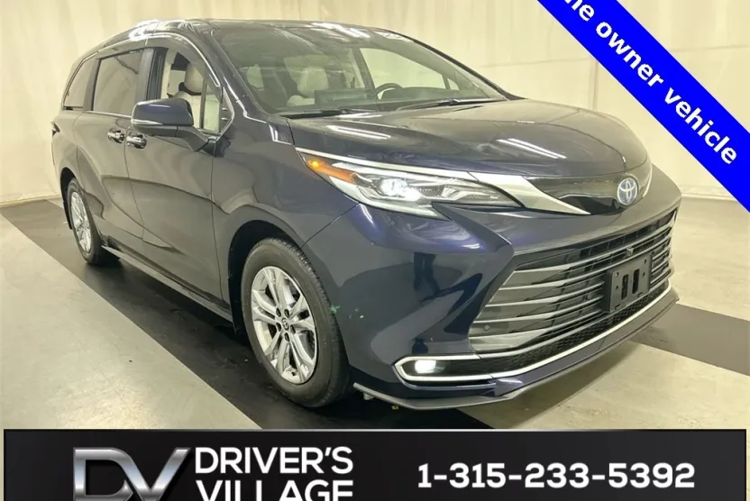 2025 Toyota Sienna Platinum photo 1