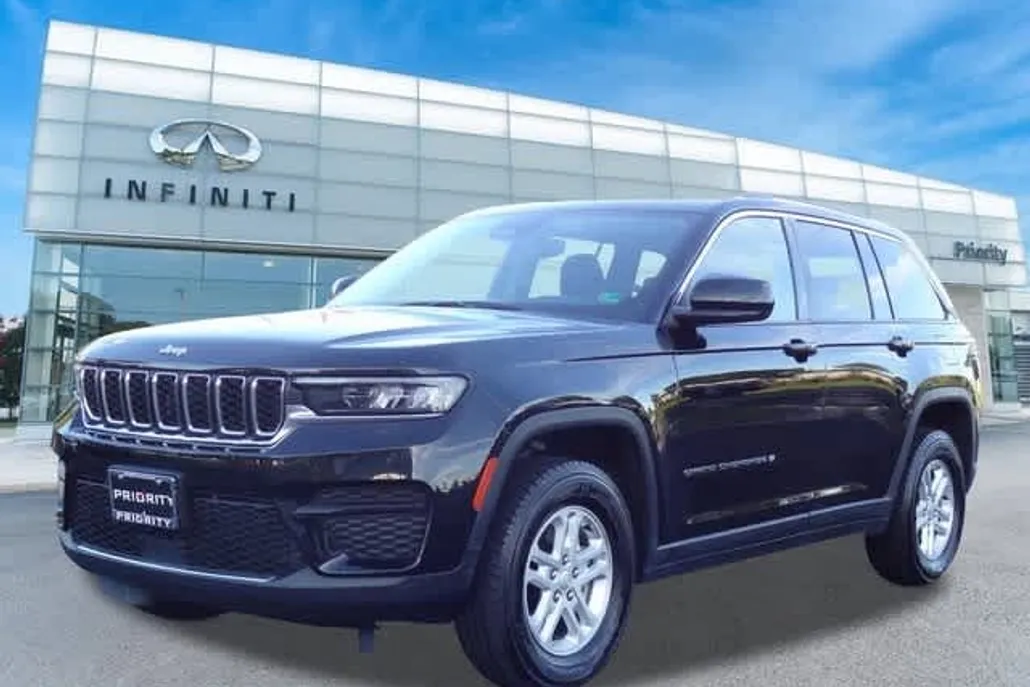 2023 Jeep Grand Cherokee Laredo photo 1