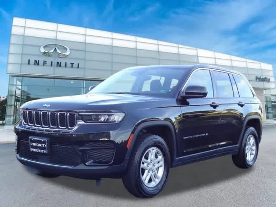 2023 Jeep Grand Cherokee Laredo photo 1