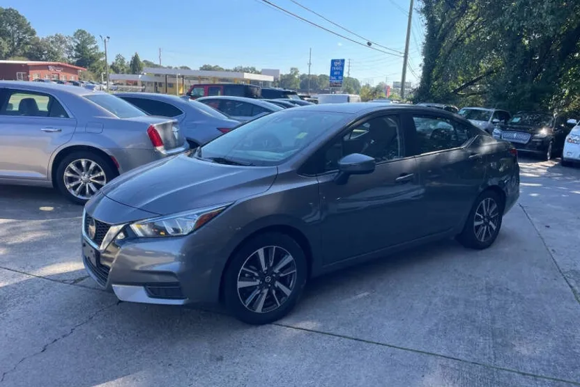 2021 Nissan Versa SV photo 1