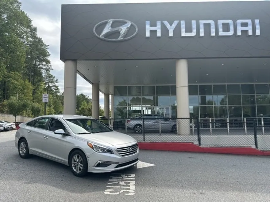 2015 Hyundai Sonata SE photo 1