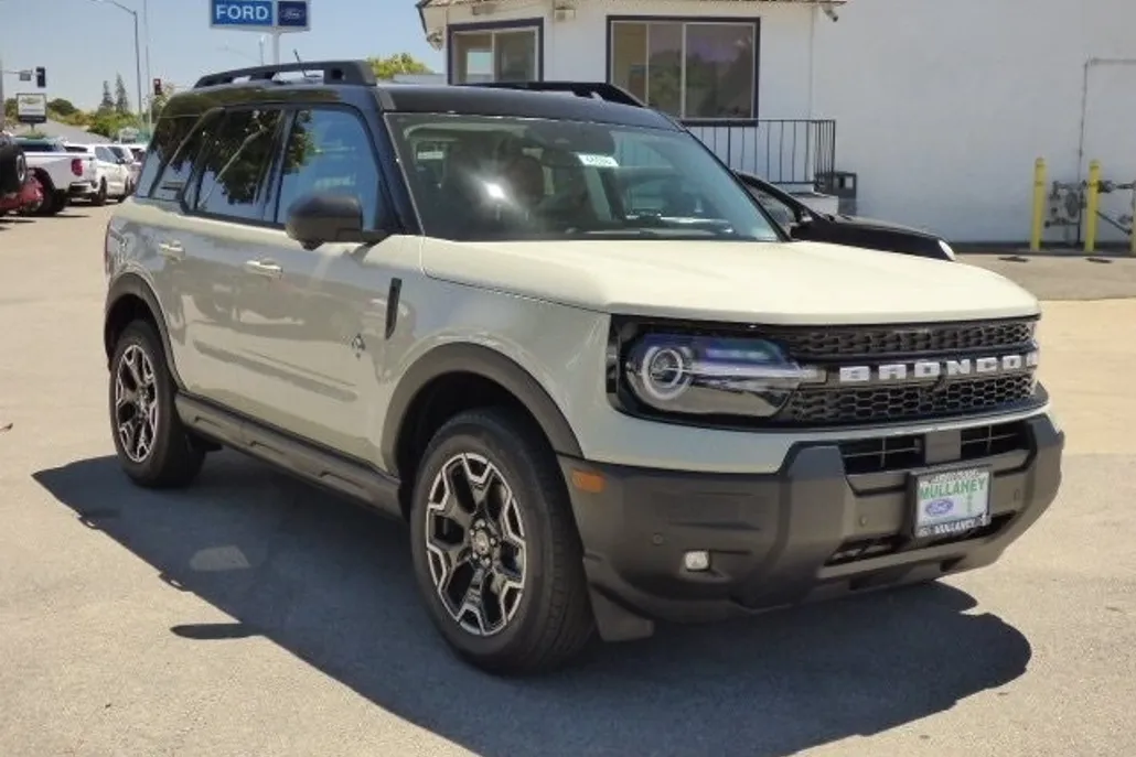 2025 Ford Bronco Sport Outer Banks photo 1