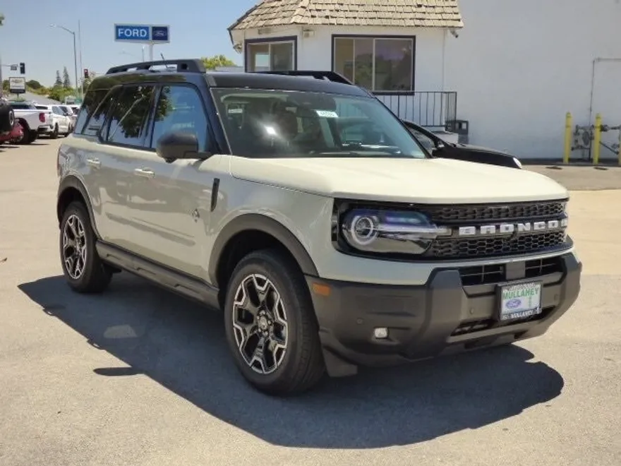 2025 Ford Bronco Sport Outer Banks photo 1