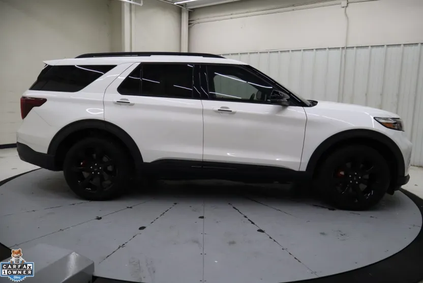 2024 Ford Explorer ST photo 1