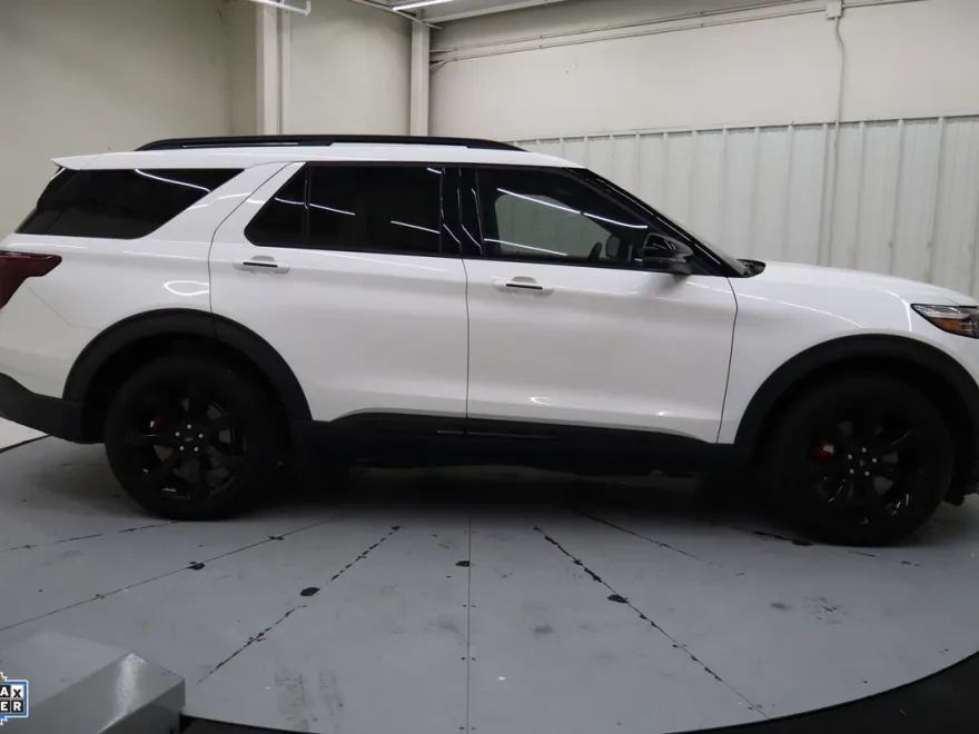 2024 Ford Explorer ST photo 1