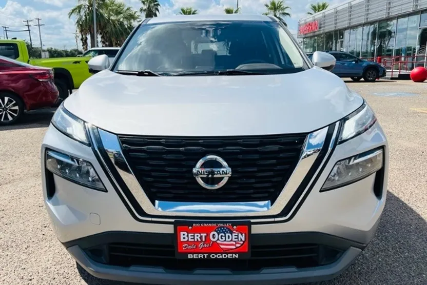 2021 Nissan Rogue SV photo 1