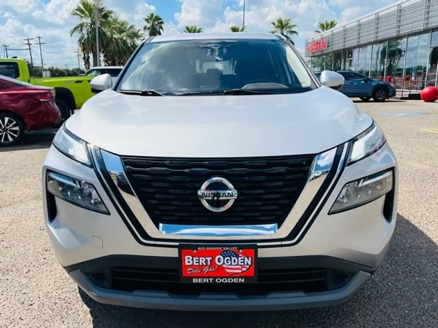2021 Nissan Rogue SV photo 1