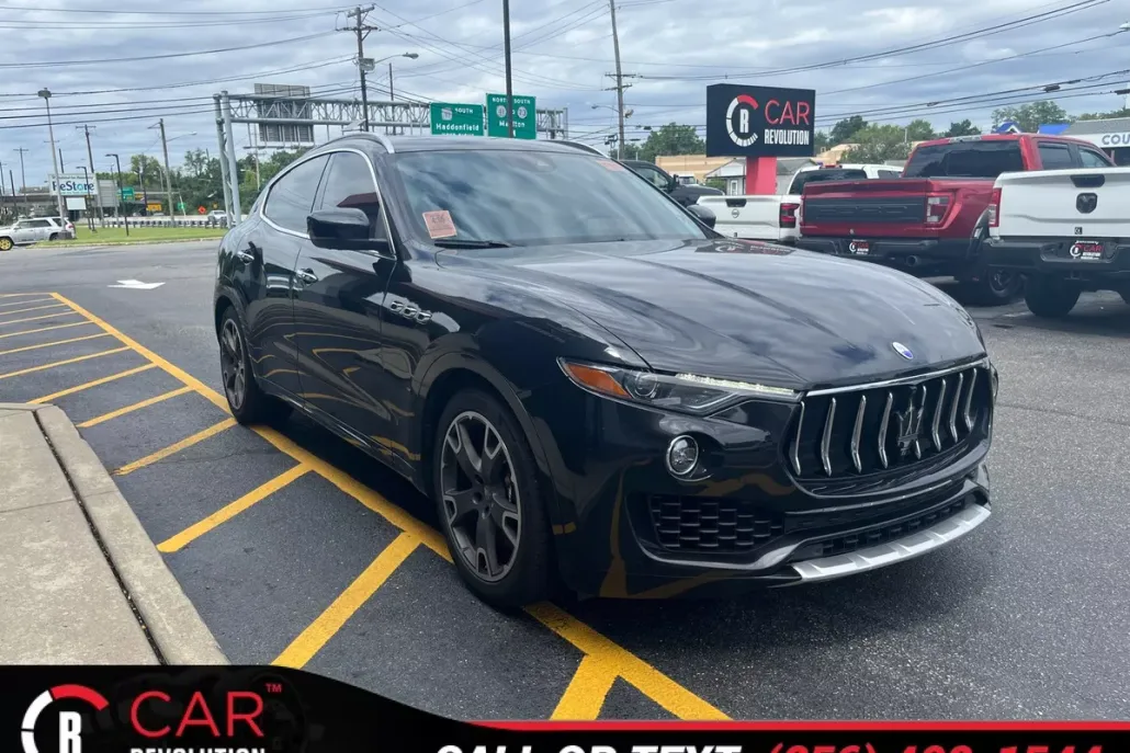 2017 Maserati Levante S photo 1