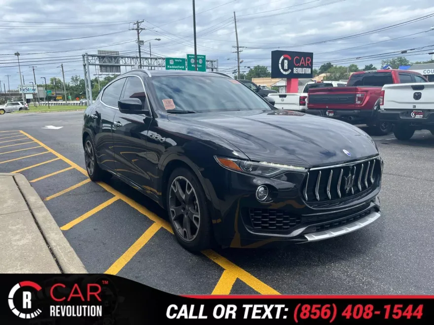 2017 Maserati Levante S photo 1
