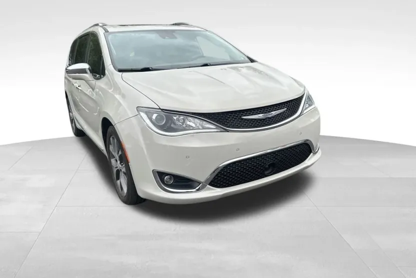 2017 Chrysler Pacifica Limited photo 1