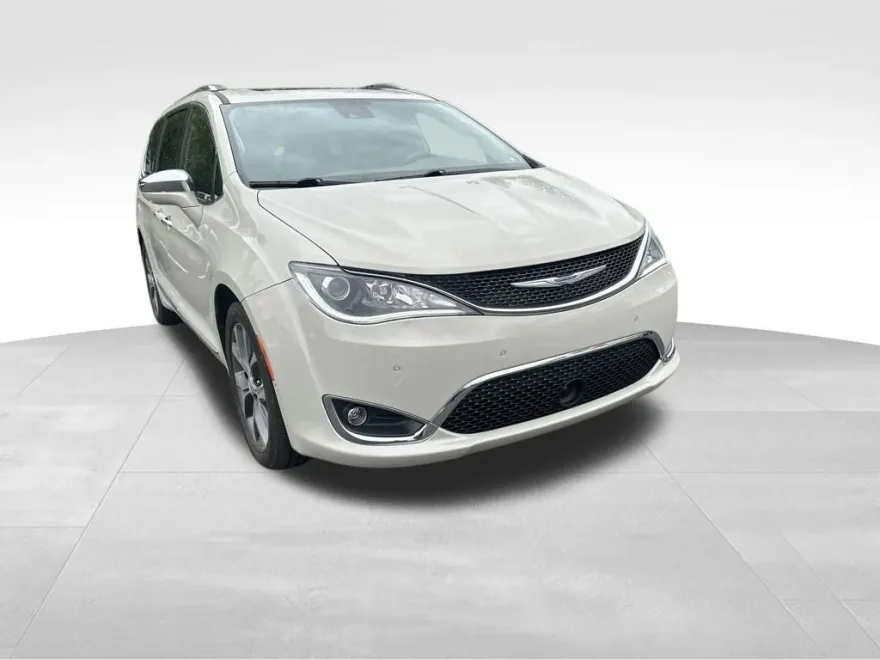 2017 Chrysler Pacifica Limited photo 1