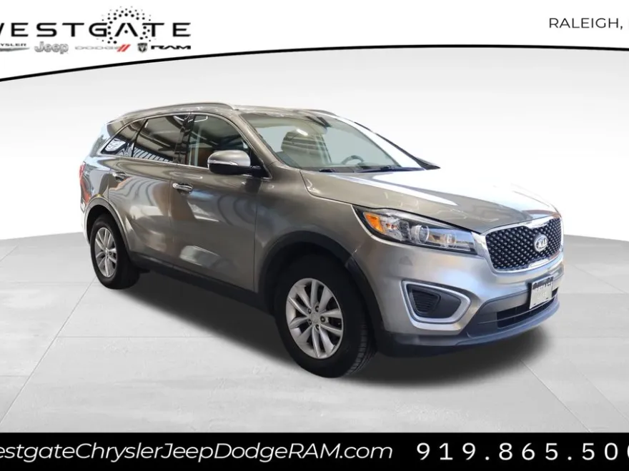 2018 Kia Sorento LX photo 1