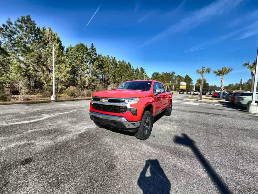 2025 Chevrolet Silverado 1500 LT photo 1