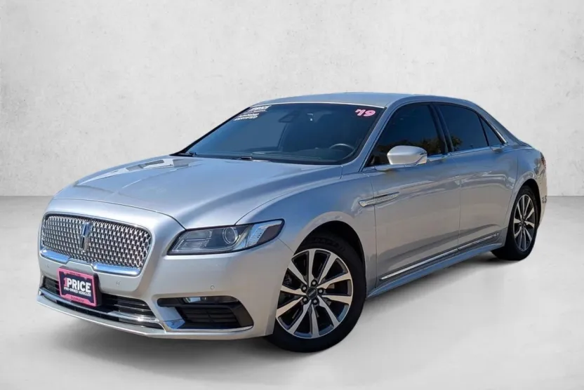 2019 Lincoln Continental Standard photo 1