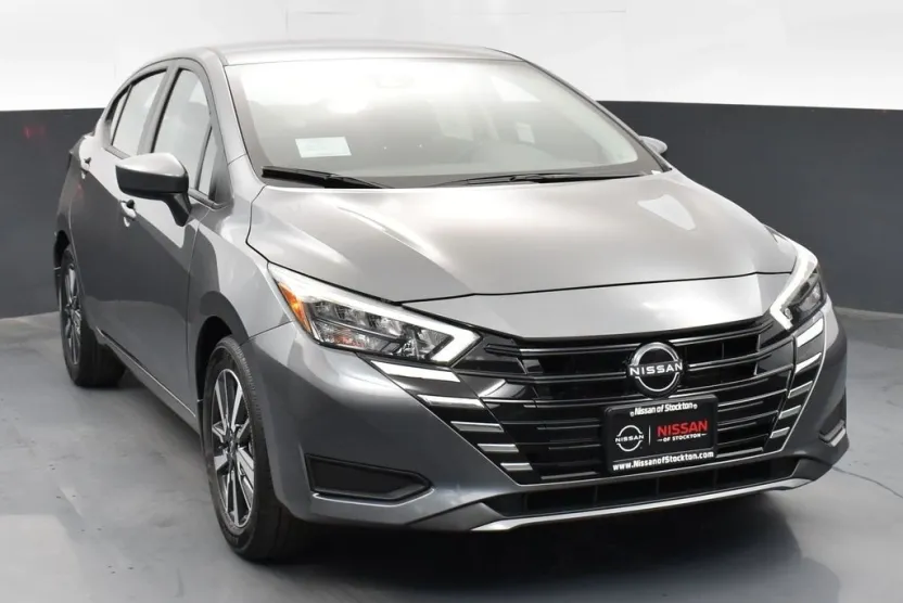 2025 Nissan Versa 1.6 SV photo 1