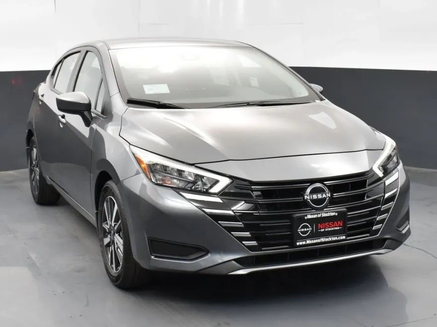 2025 Nissan Versa 1.6 SV photo 1