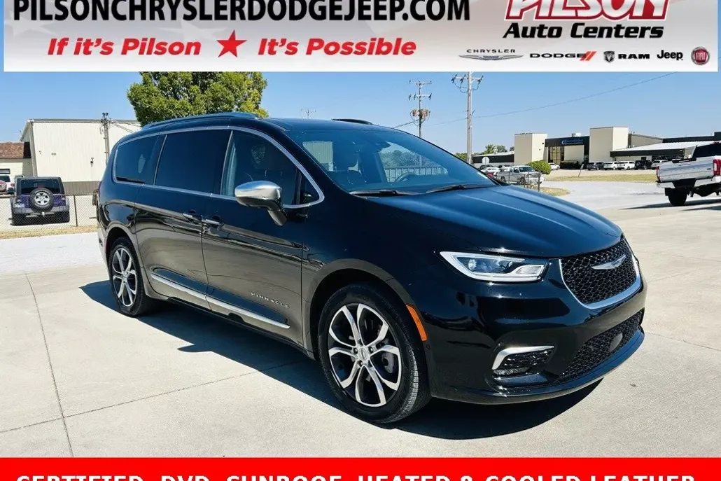 2024 Chrysler Pacifica Pinnacle photo 1
