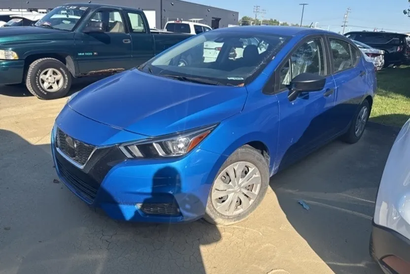 2021 Nissan Versa 1.6 S photo 1