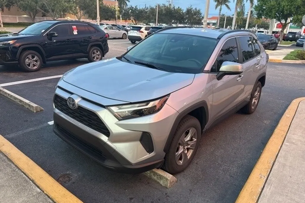 2023 Toyota RAV4 Hybrid XLE photo 1