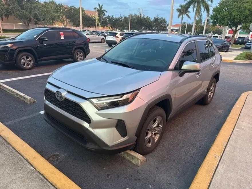 2023 Toyota RAV4 Hybrid XLE photo 1
