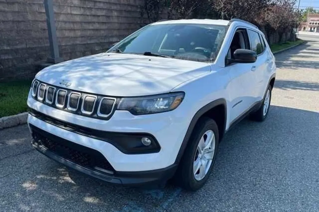 2022 Jeep Compass Latitude photo 1