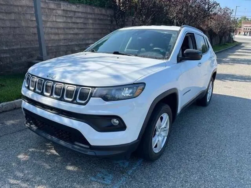 2022 Jeep Compass Latitude photo 1