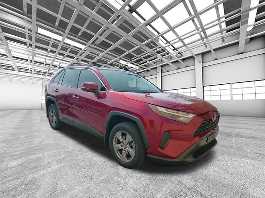 2023 Toyota RAV4 XLE photo 1