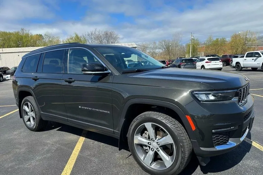 2021 Jeep Grand Cherokee L photo 1