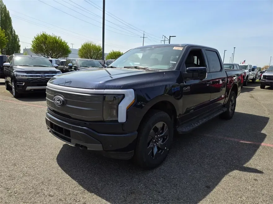 2025 Ford F-150 Lightning Lariat photo 1