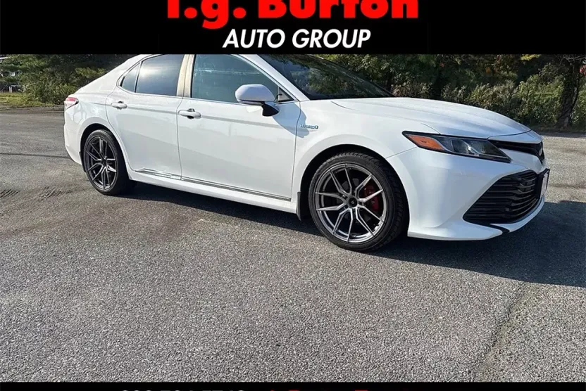 2018 Toyota Camry Hybrid LE photo 1