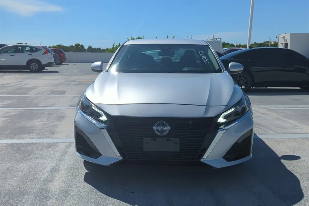 2023 Nissan Altima 2.5 SV photo 1