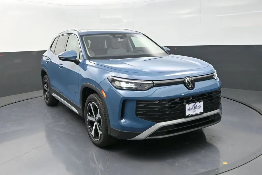 2025 Volkswagen Tiguan SE photo 1