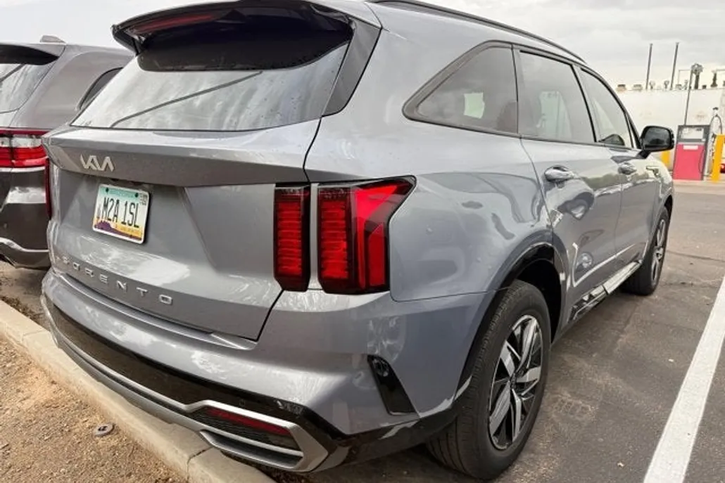2022 Kia Sorento S photo 1