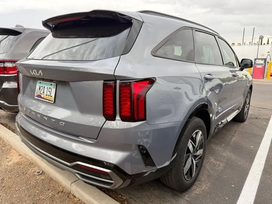 2022 Kia Sorento S photo 1
