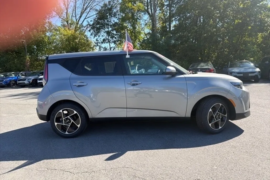 2023 Kia Soul EX photo 1