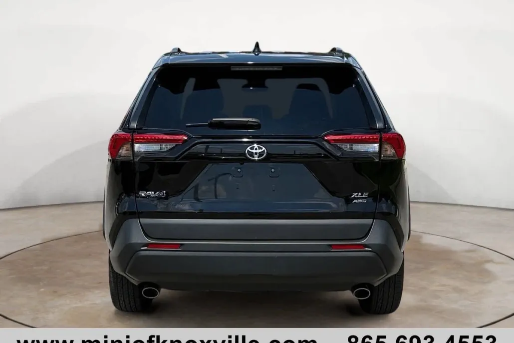 2023 Toyota RAV4 XLE photo 1