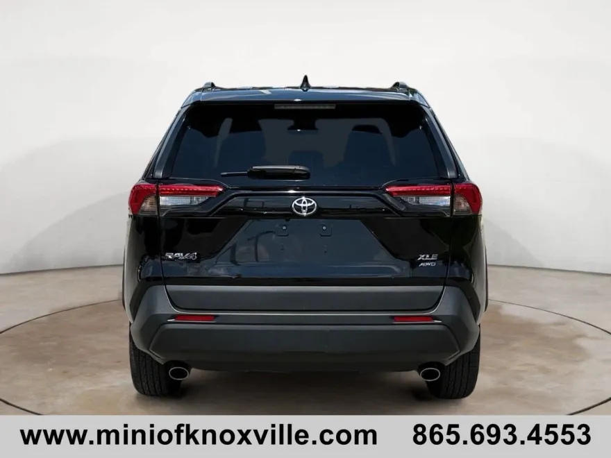 2023 Toyota RAV4 XLE photo 1