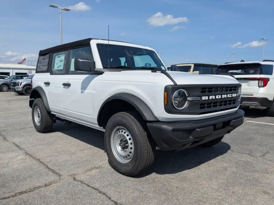 2025 Ford Bronco Base photo 1